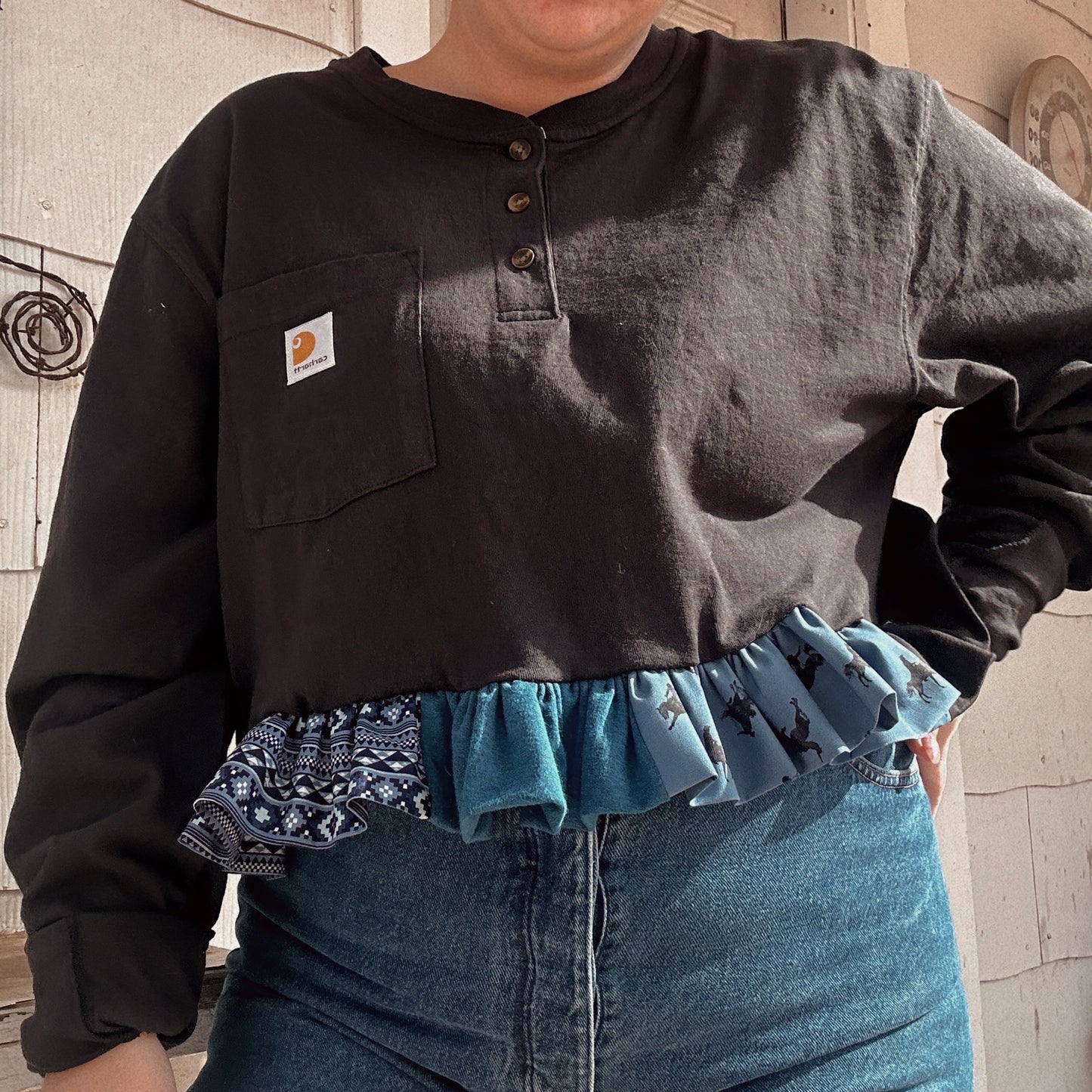 WILD OUTLAW Carhartt ruffle tee