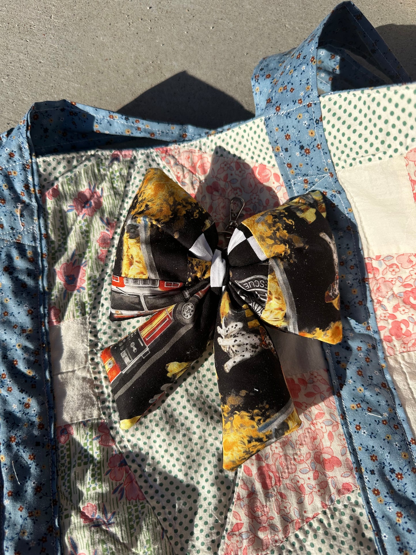 Fire fighter bow keychain