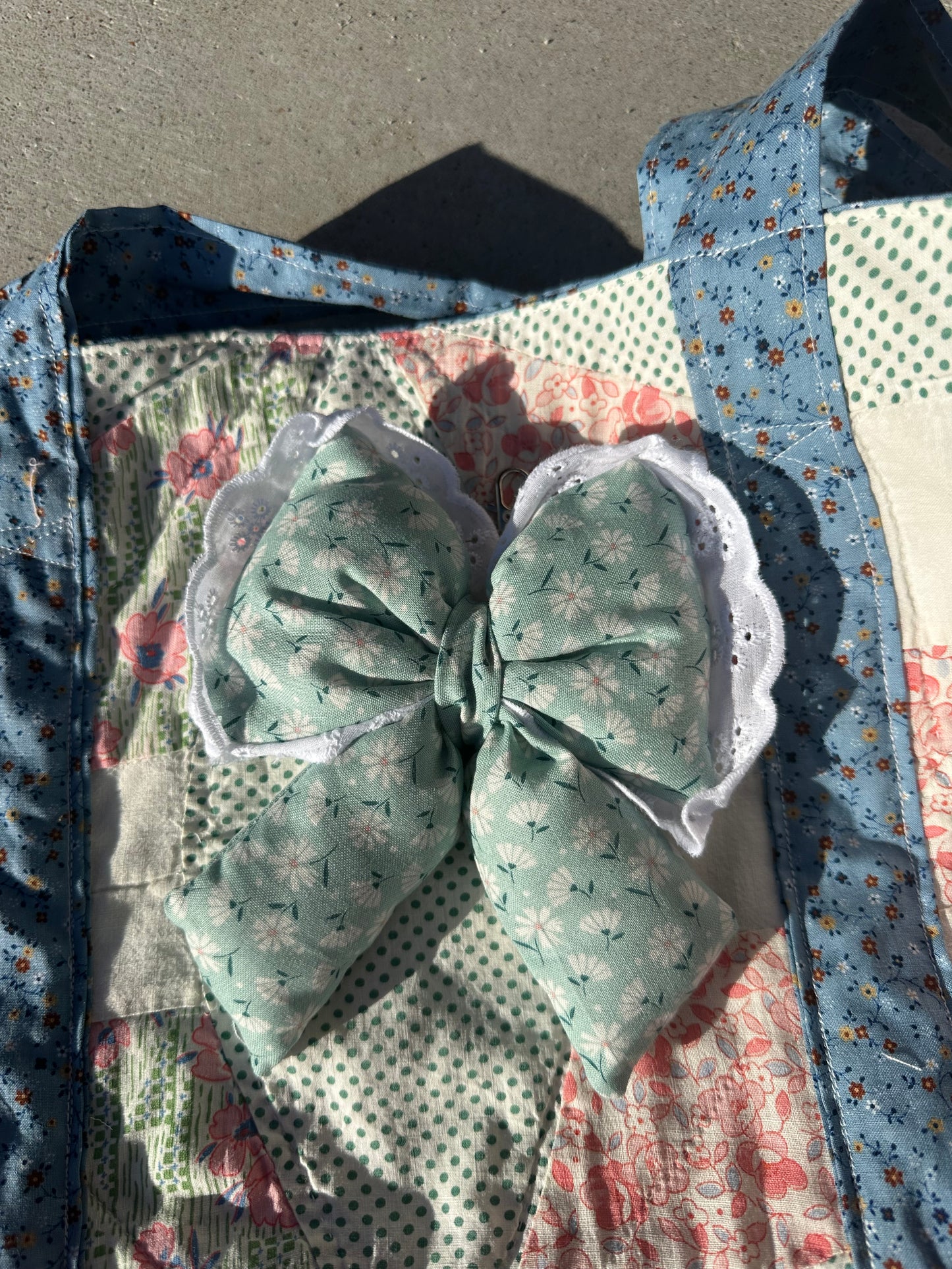 Floral and lace bow keychain