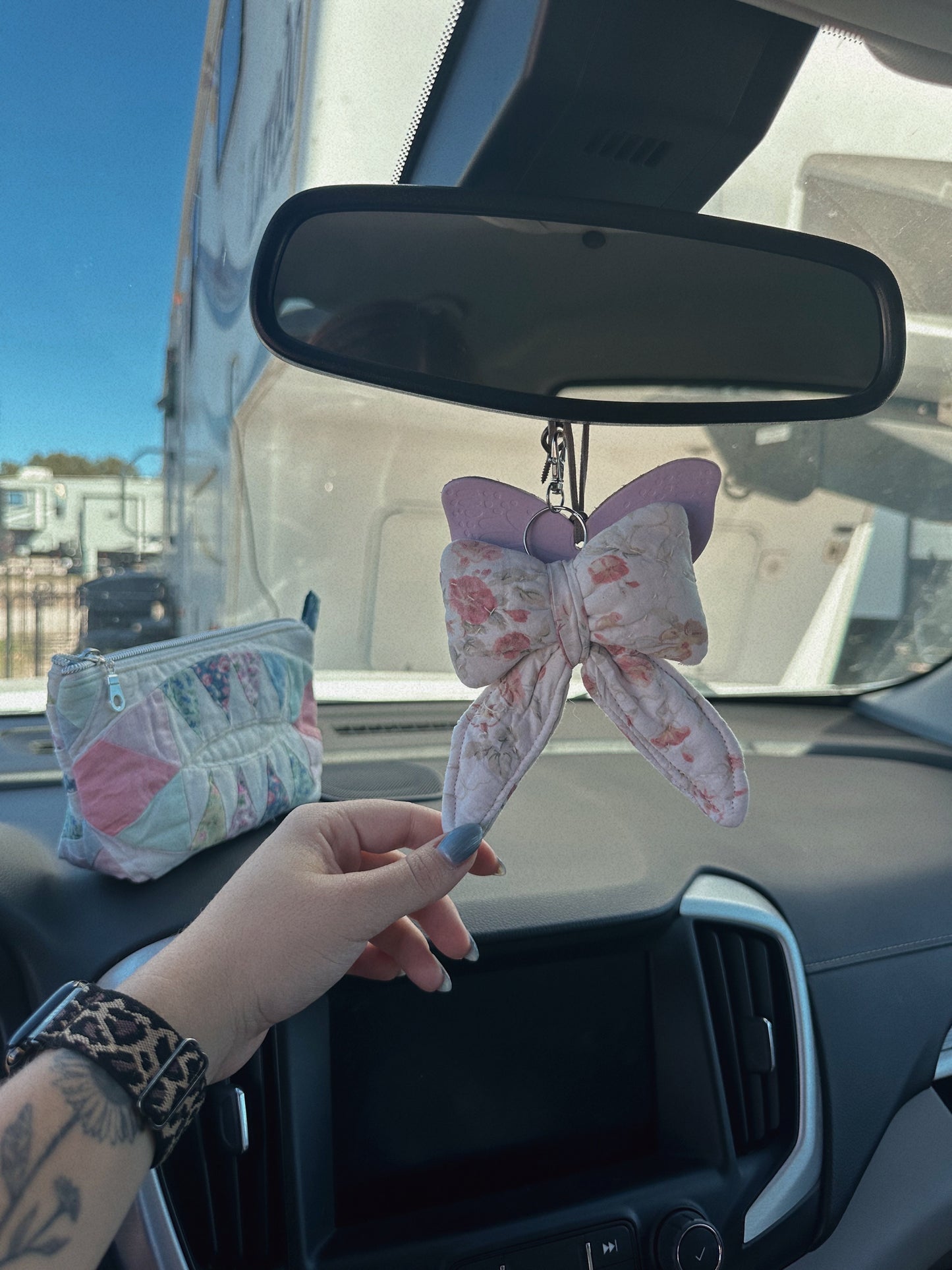 Floral quilted bow (2)