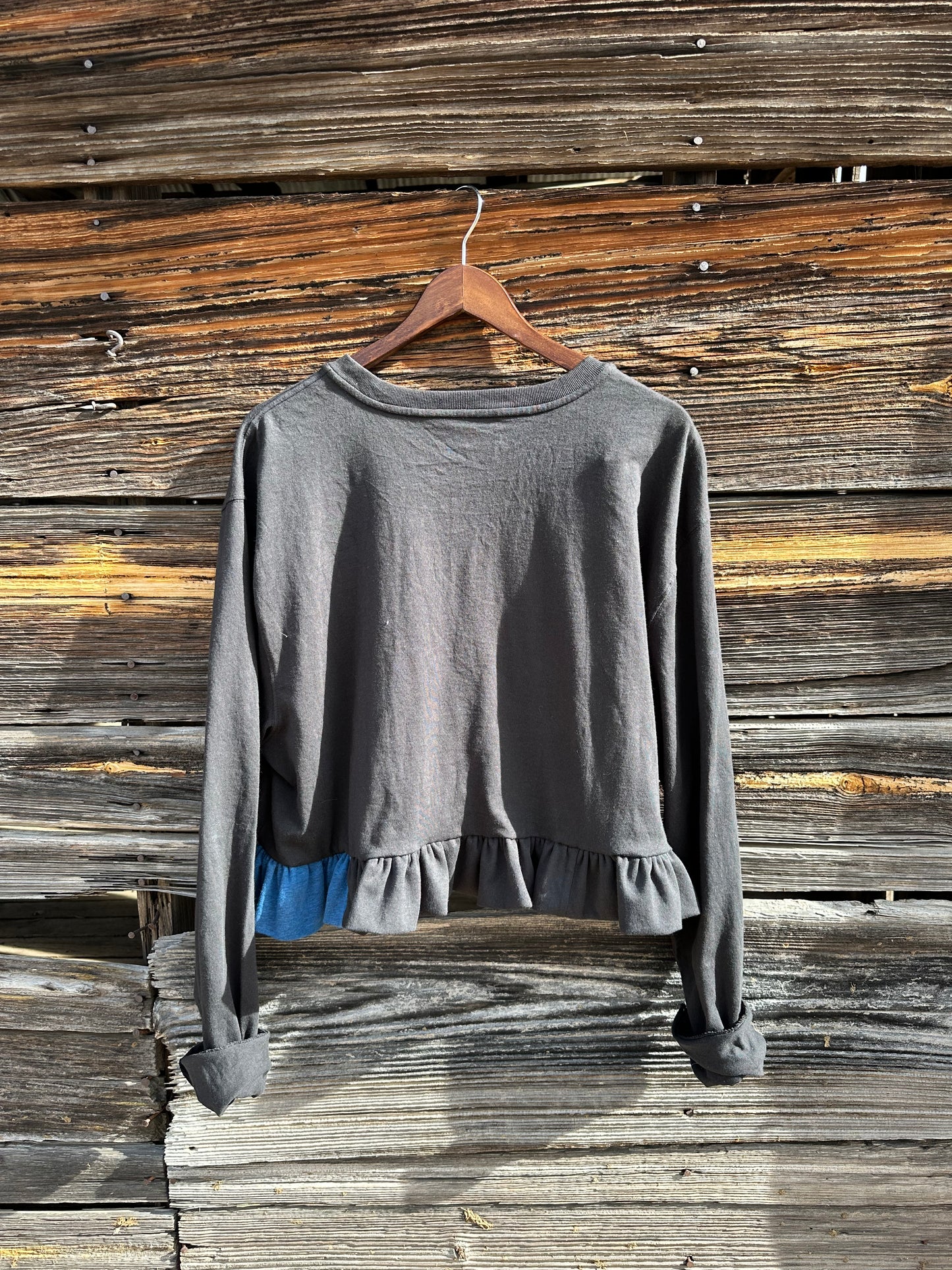 WILD OUTLAW Carhartt ruffle tee