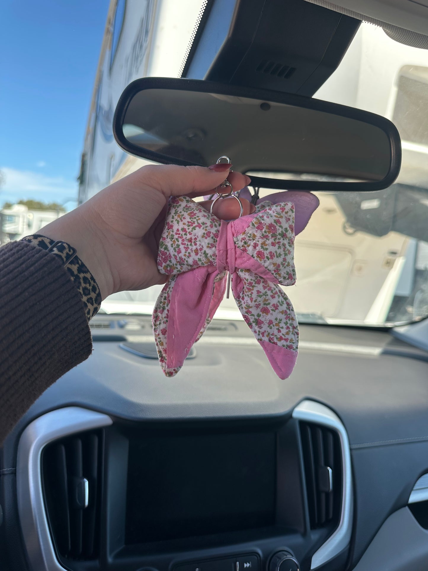 Girly bow Car charms💓