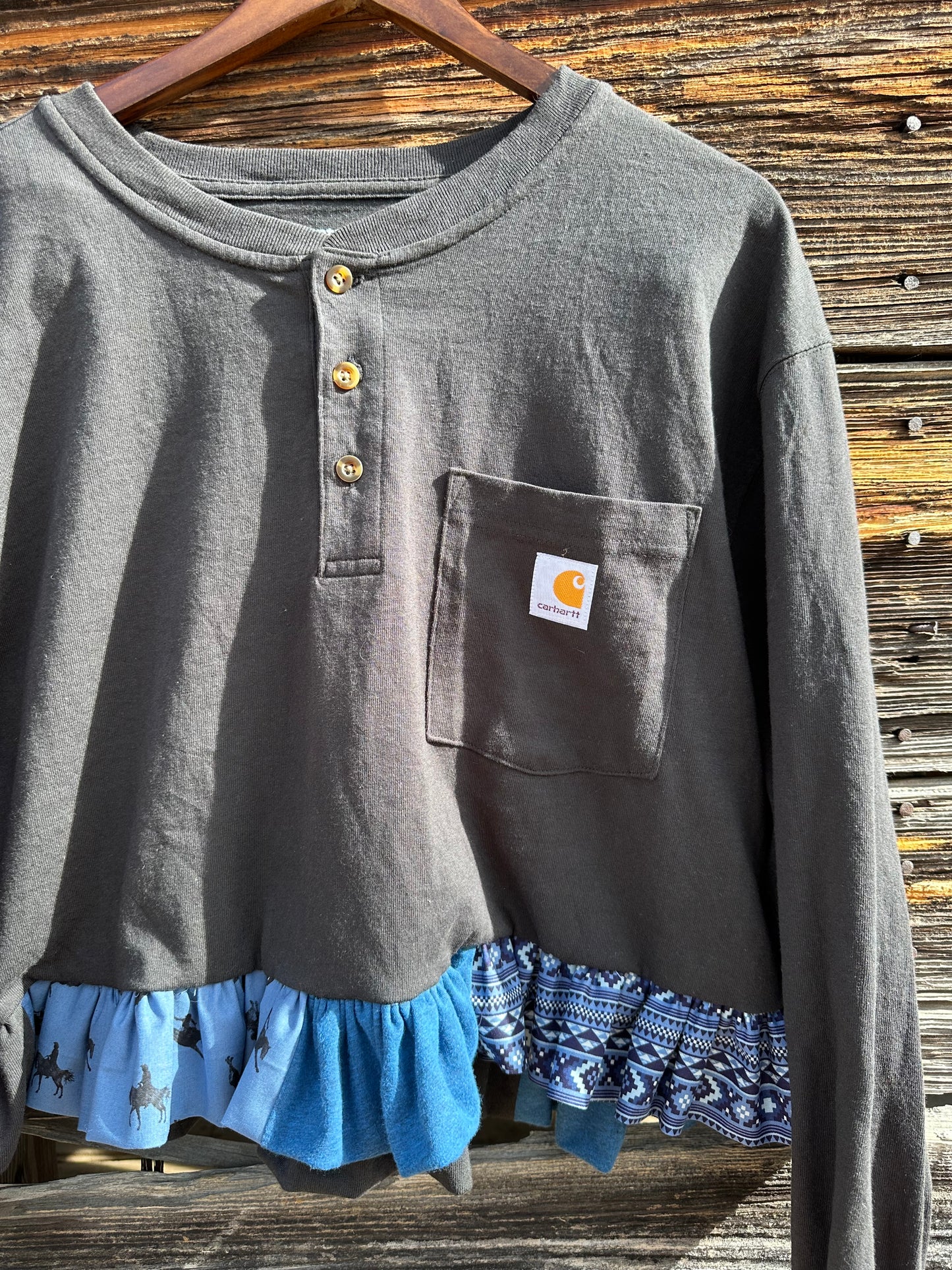WILD OUTLAW Carhartt ruffle tee