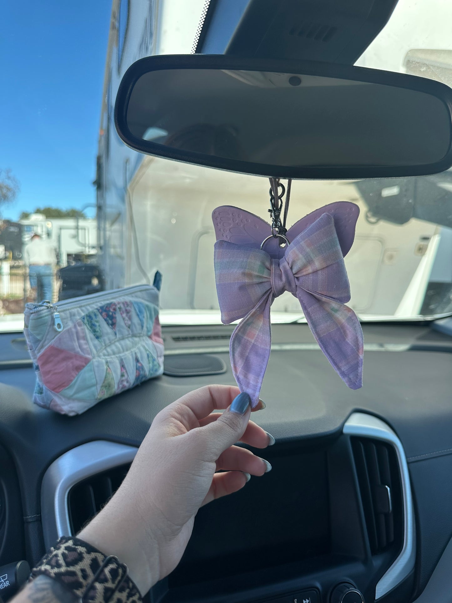 Pastel bow keychain