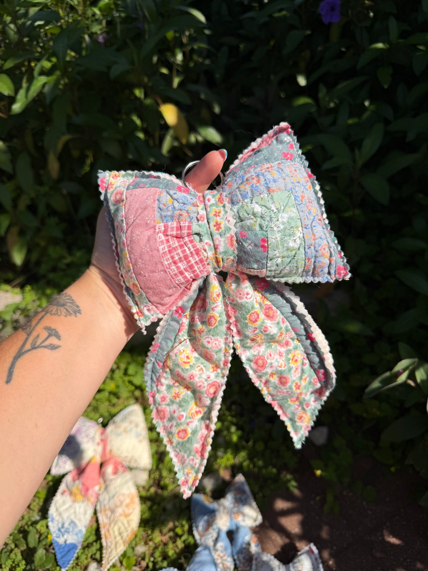 Seashell Bow π (medium size)