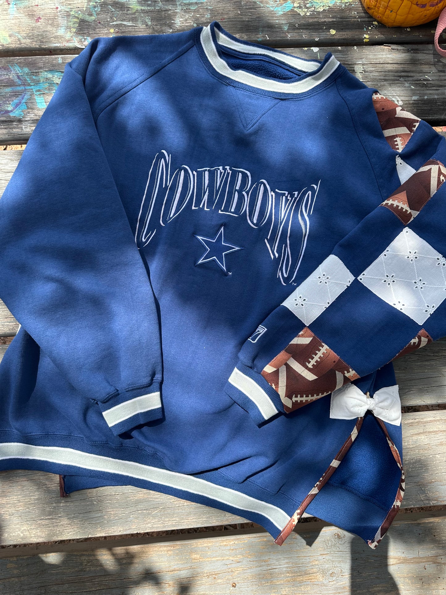 Cowboys Split Bow Crew (XL)