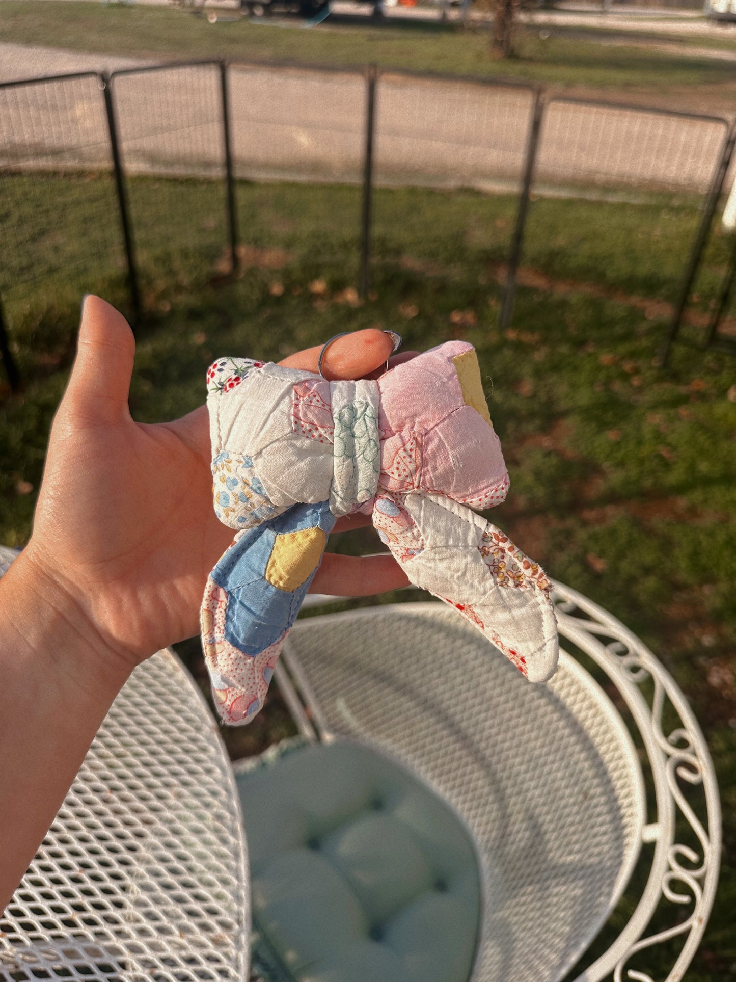 SUMMER TIME BOW CHARM