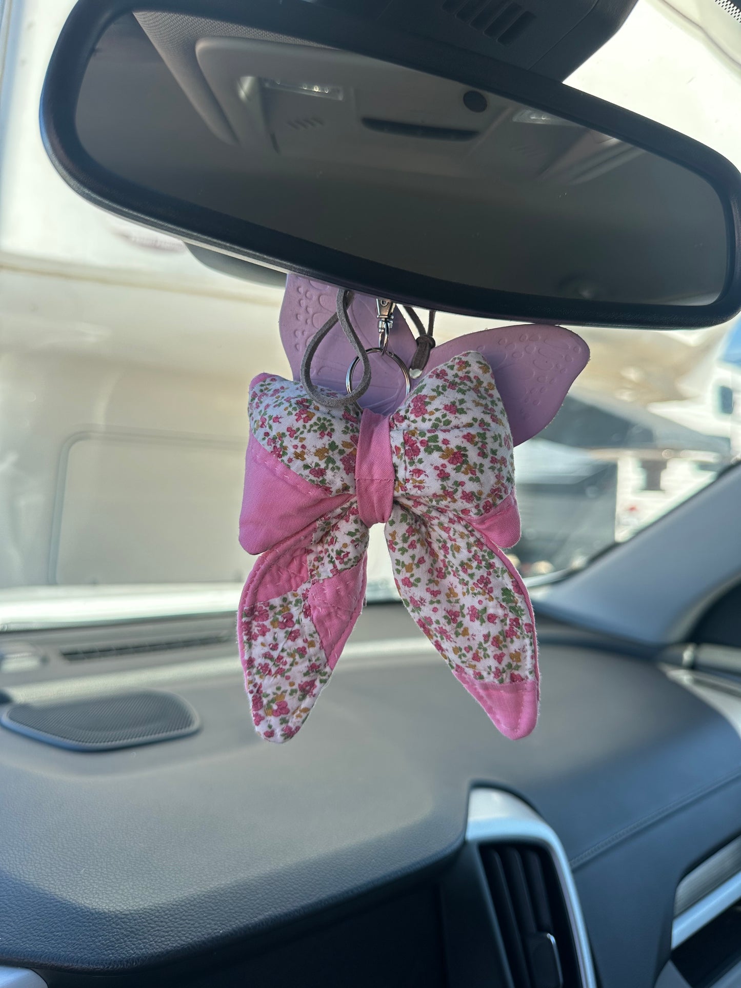 Girly bow Car charms💓