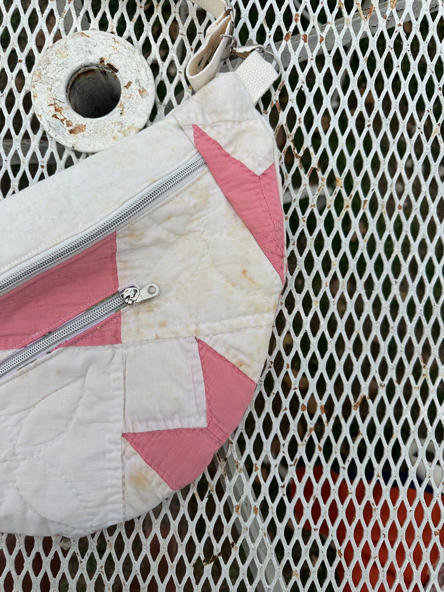 White & pink Fanny (DISCOLORED)