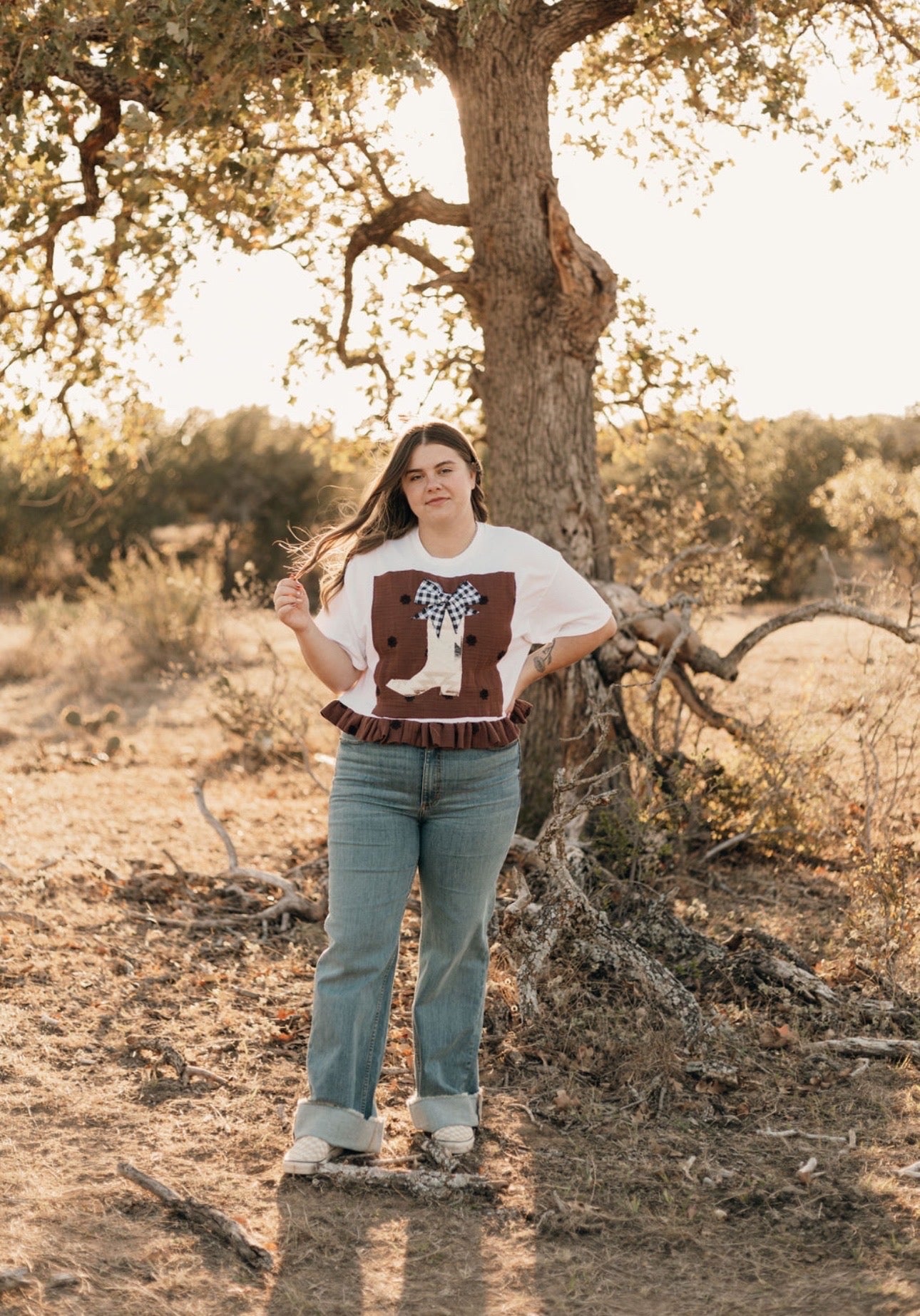 BOW BOOTS RUFFLE TEE