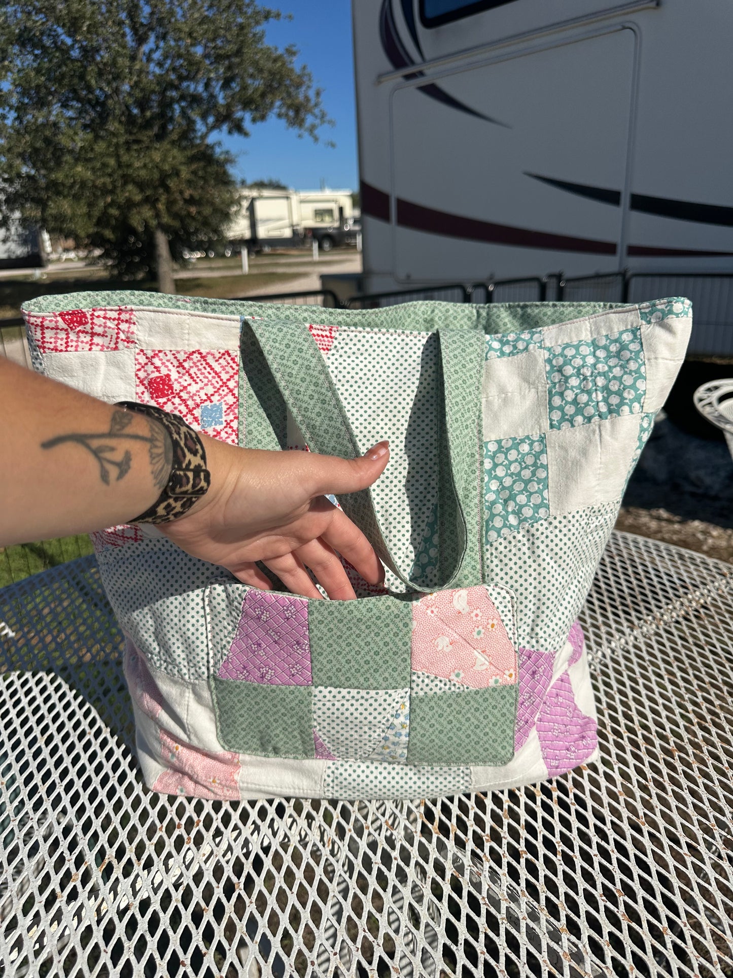 GREEN WIVES EVERYTHING TOTE