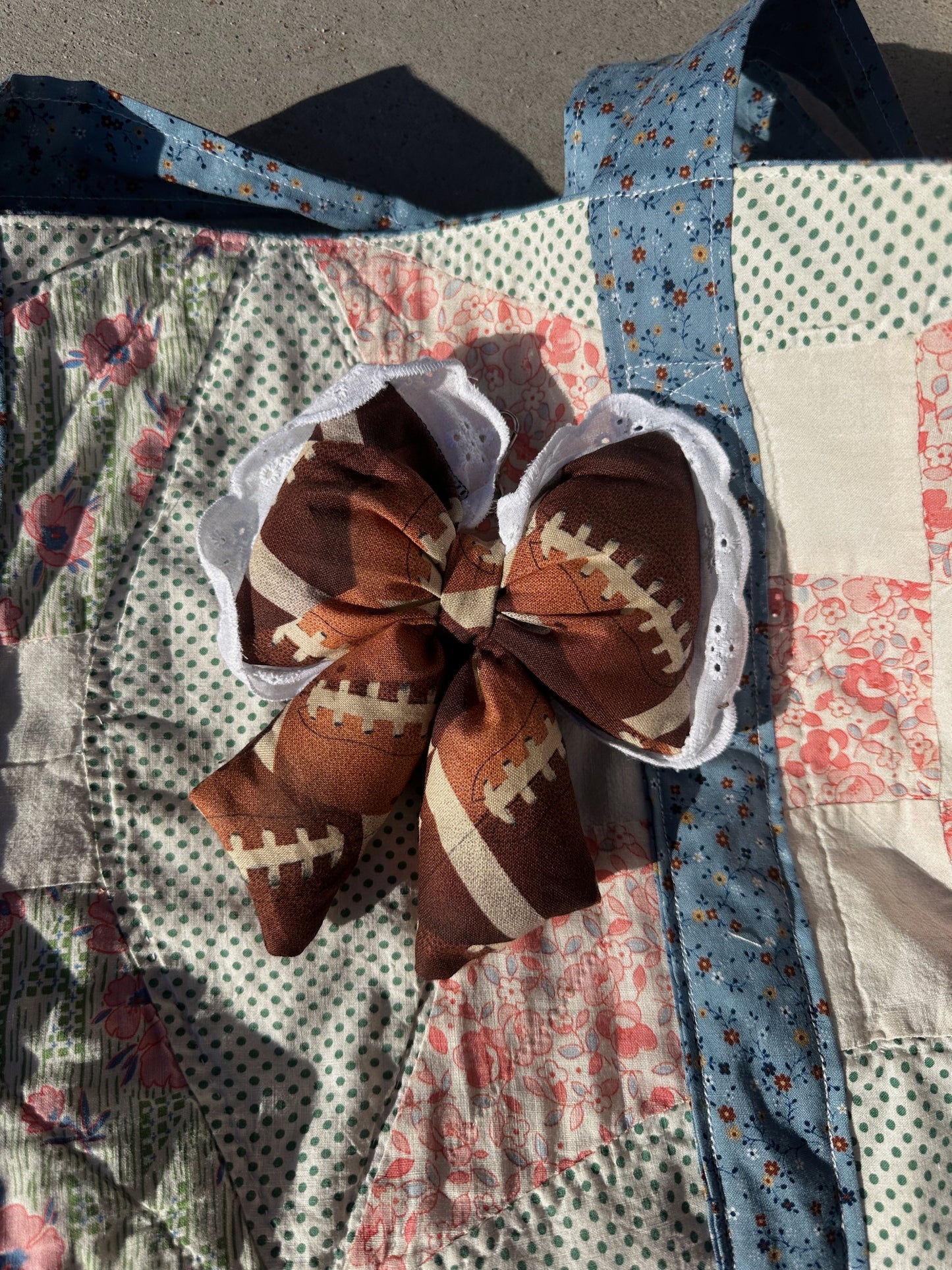 Football lover bow keychain