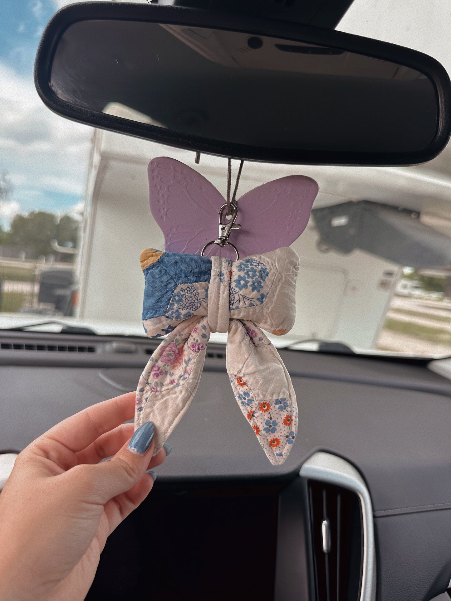 BOW CHARM #7