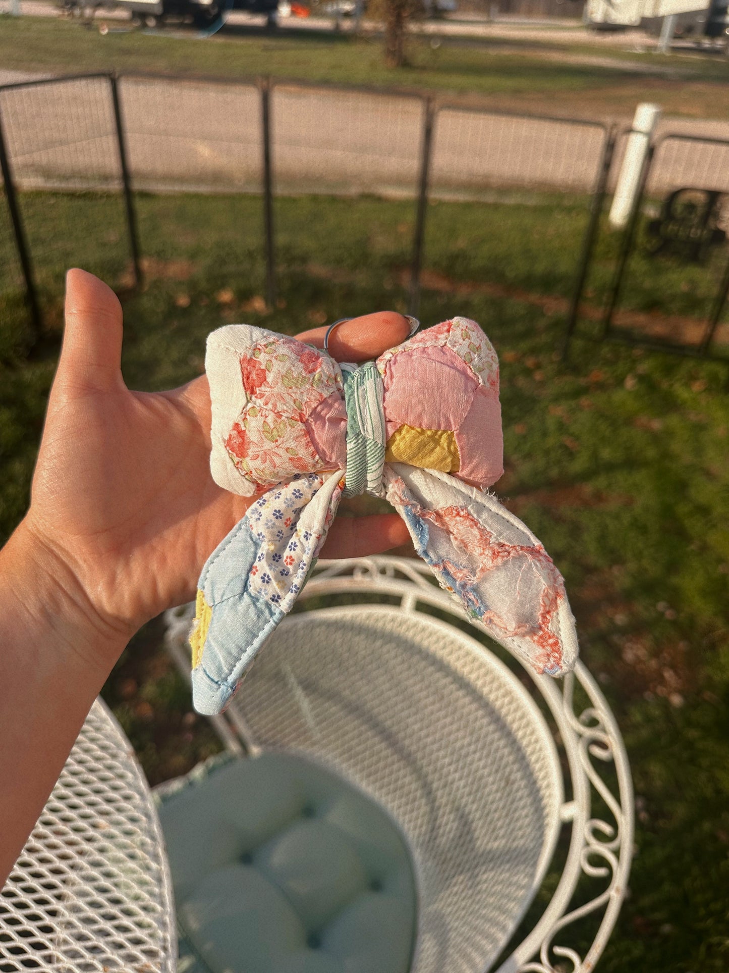 SUNSET BOW CHARM