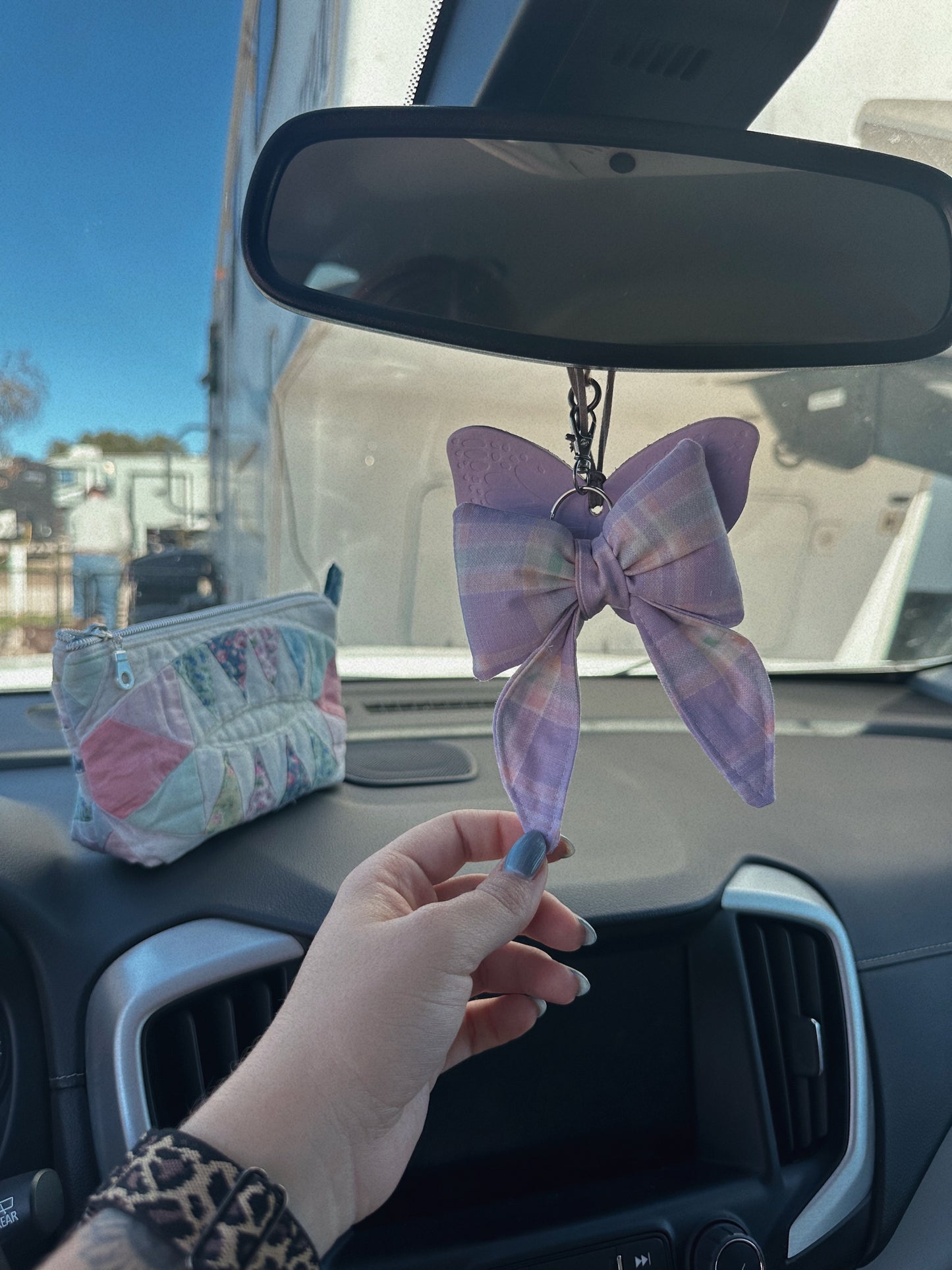 Pastel bow keychain