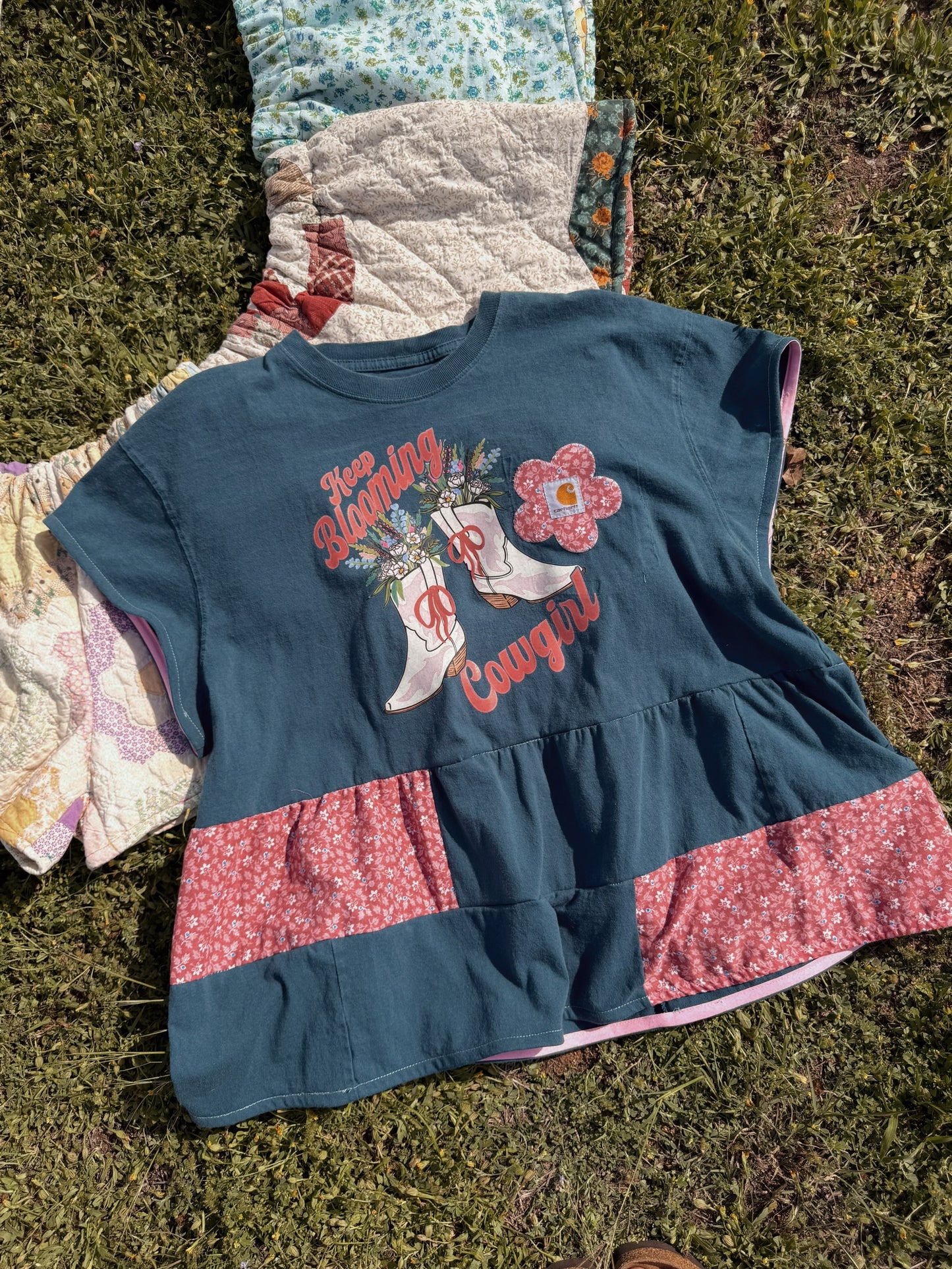 Blooming Cowgirl Carhartt tee (XL) 🌺