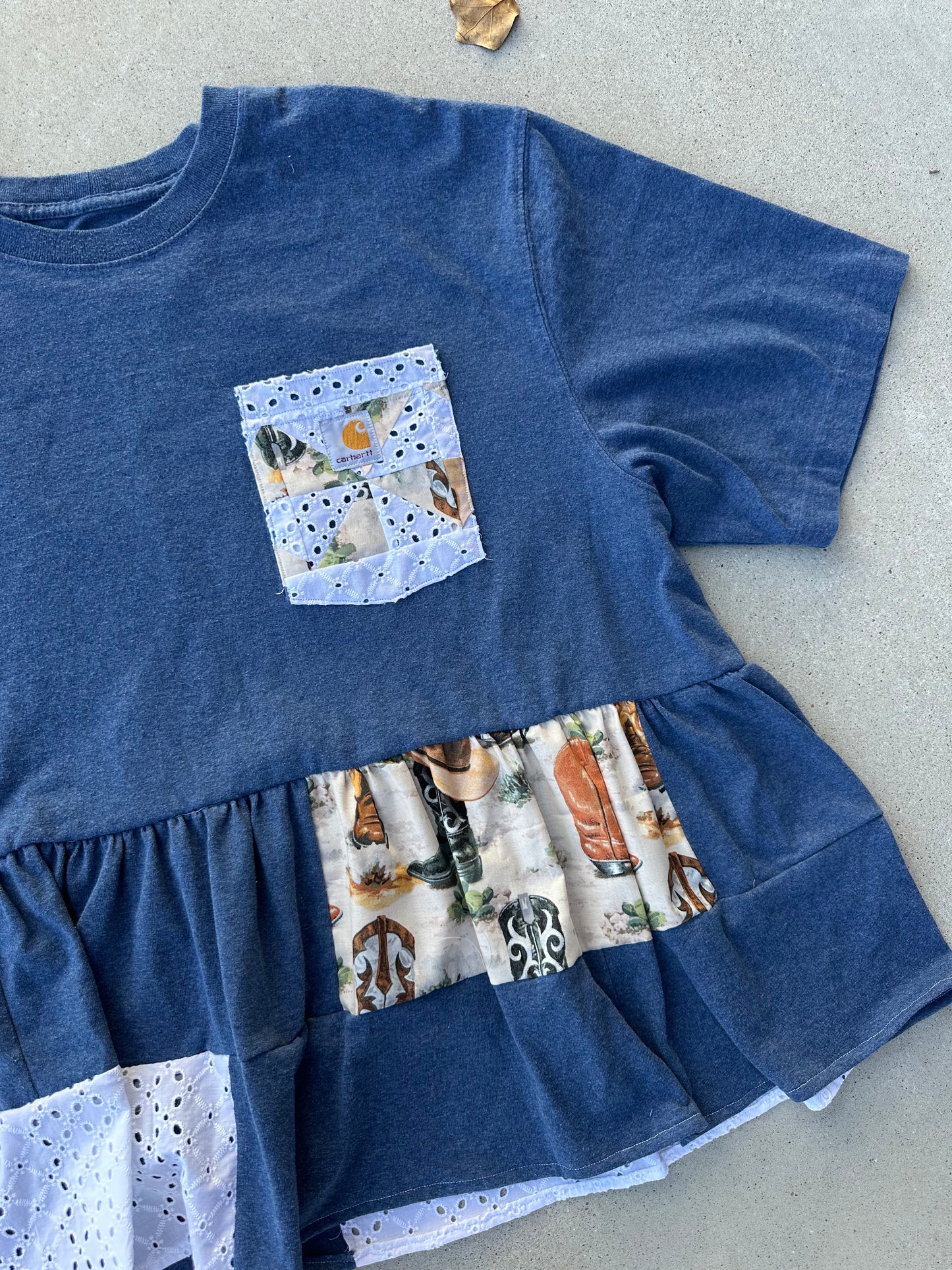 Eyelet boot tee (XL)