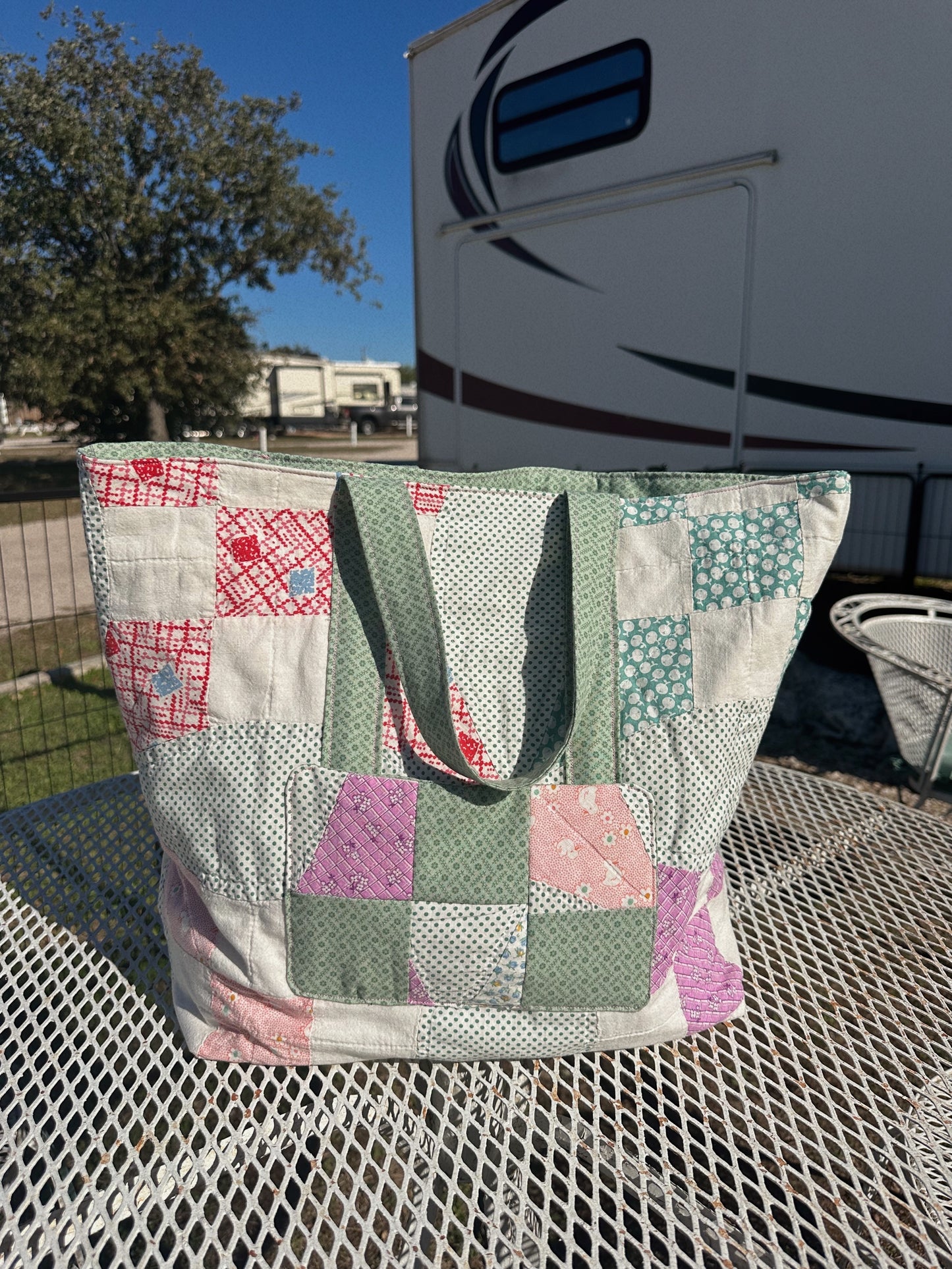 GREEN WIVES EVERYTHING TOTE