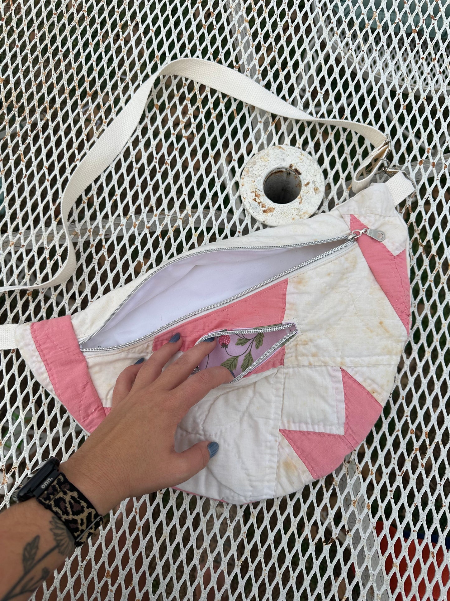 White & pink Fanny (DISCOLORED)