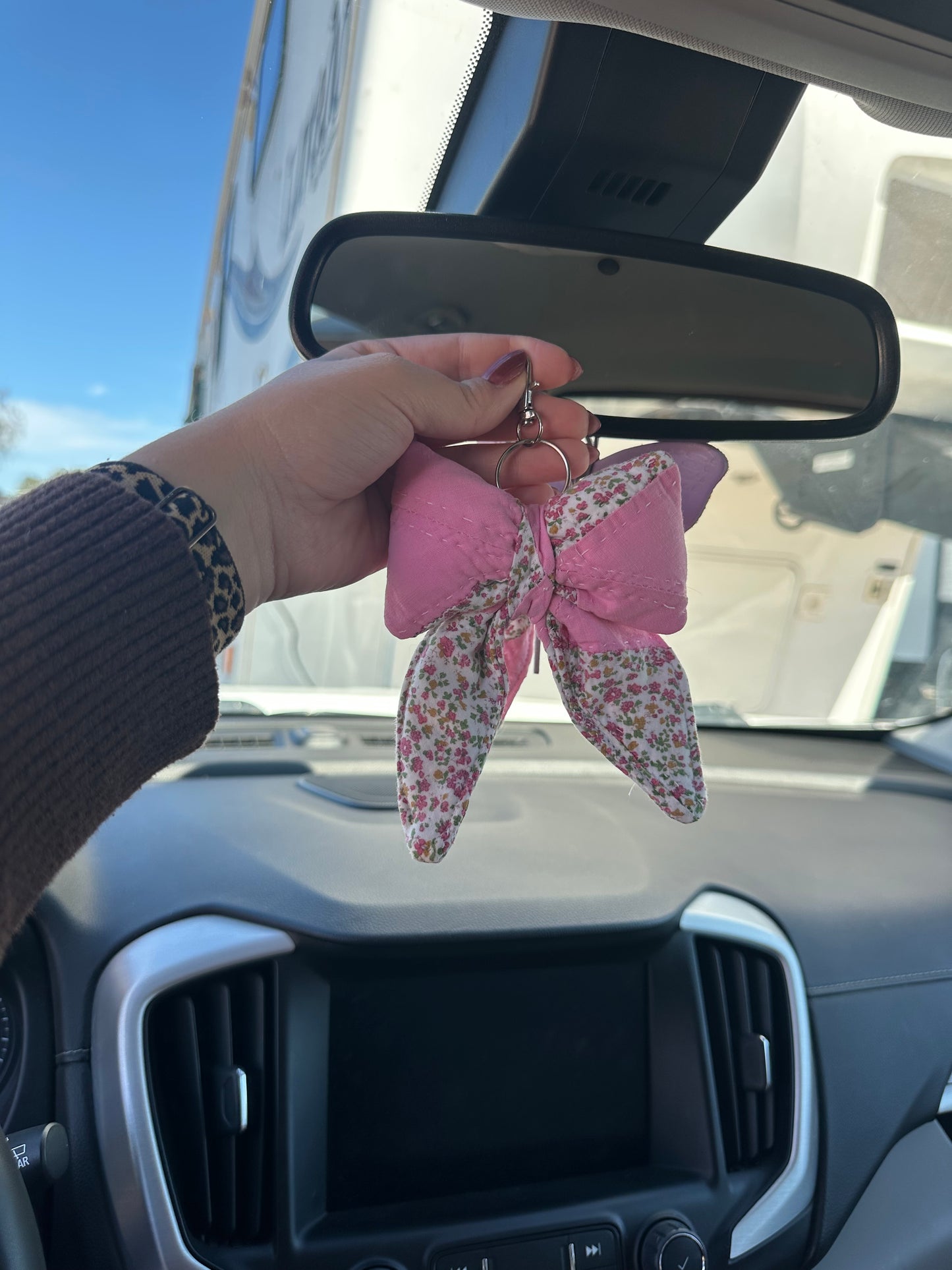 Girly bow Car charms💓