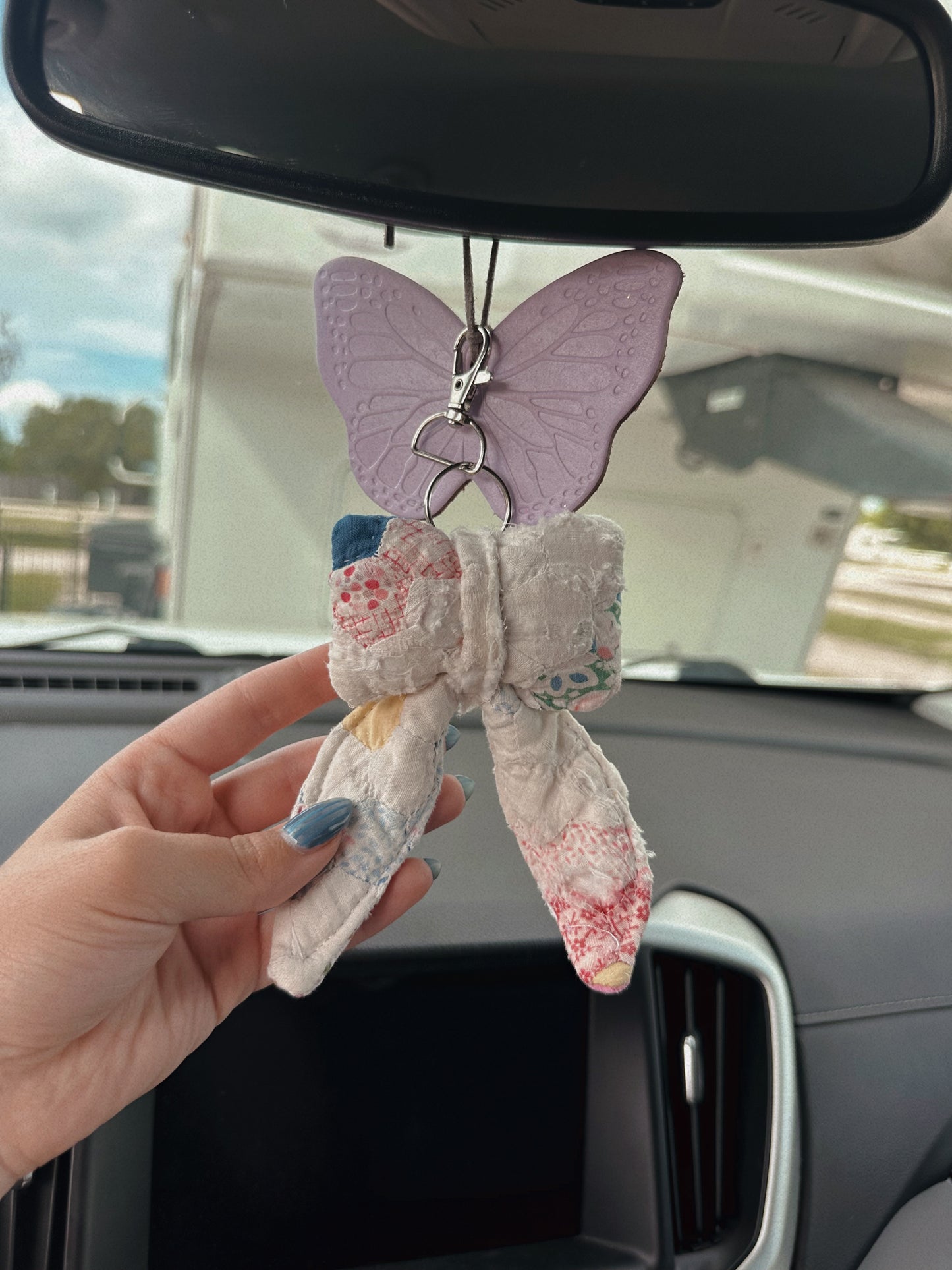 BOW CHARM #5