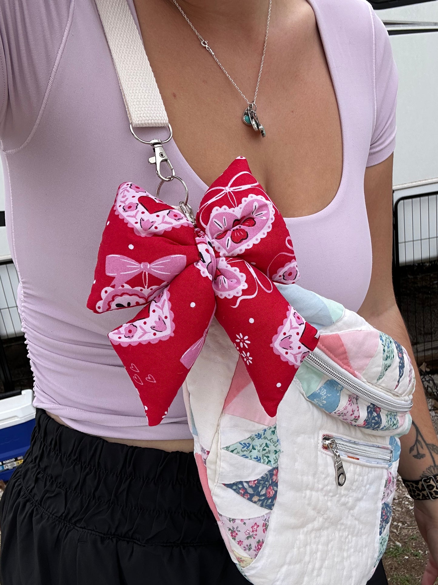 HEART EYES FOR YOU BOW KEYCHAIN