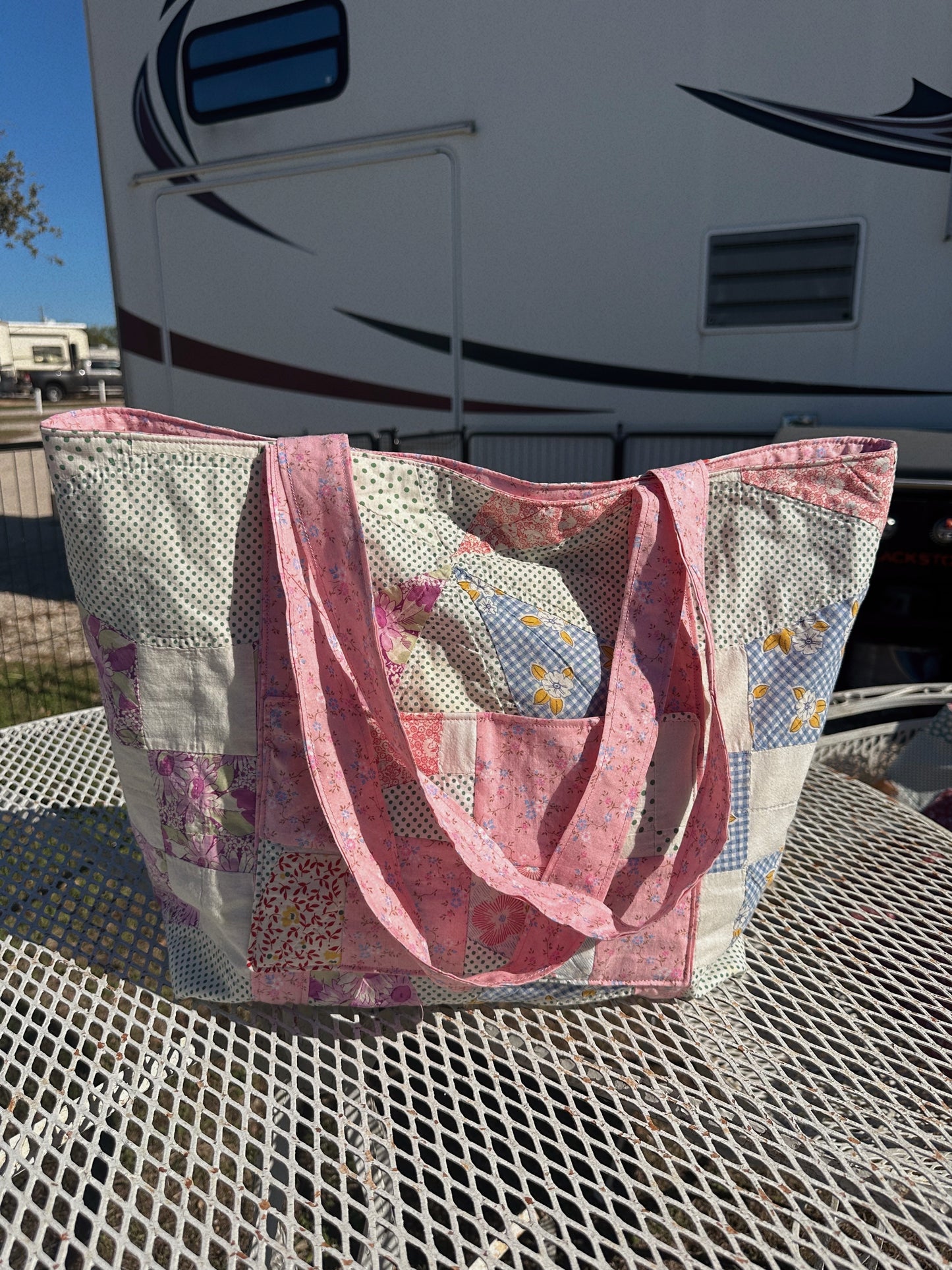 LIGHT PINK WIVES EVERYTHING TOTE