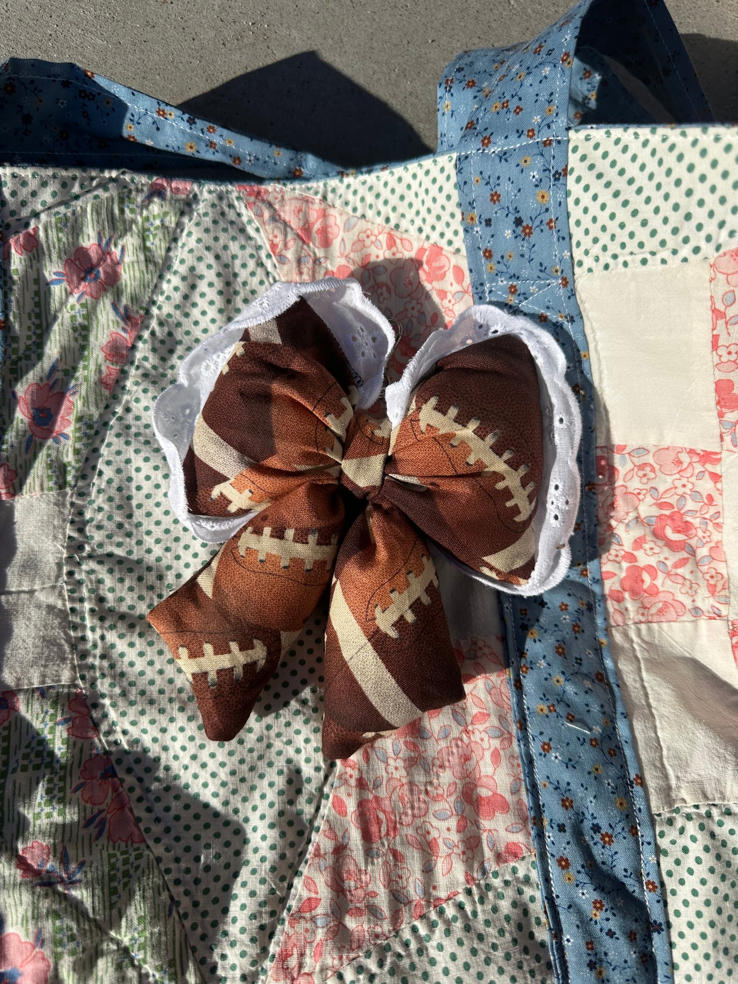 Football lover bow keychain