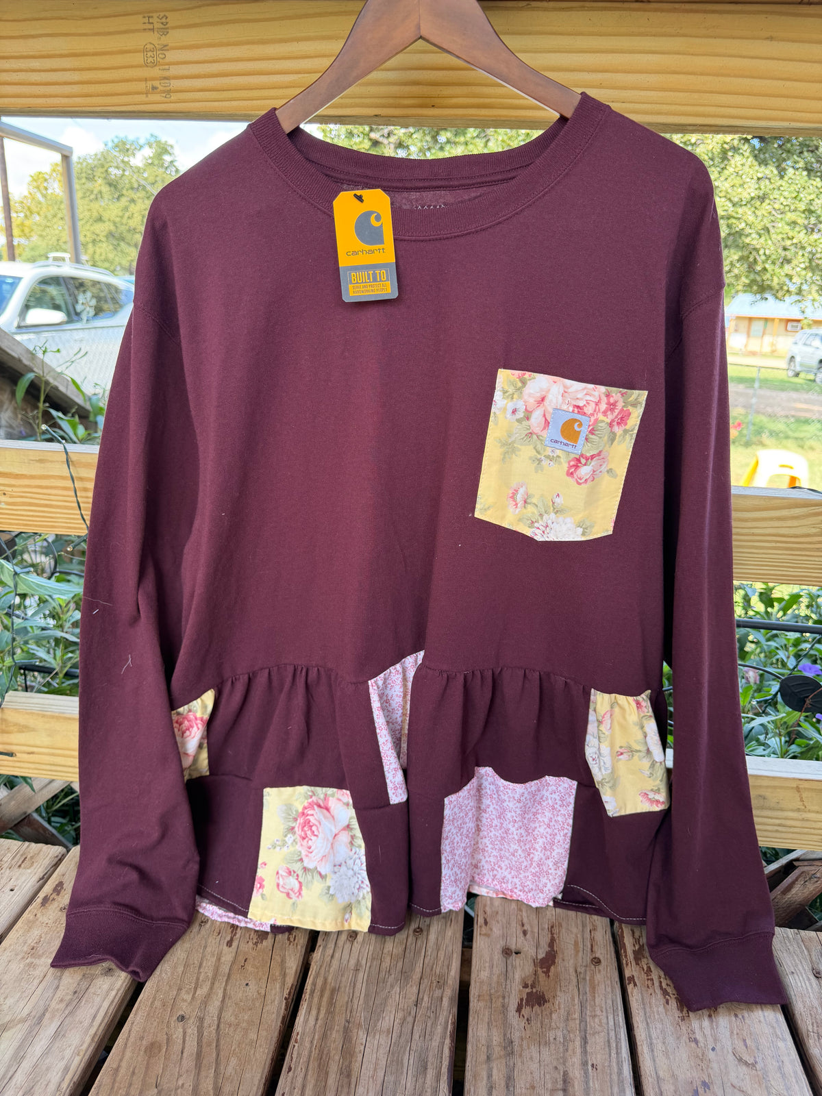 Prairie Carhartt Tee (XL) 🌼