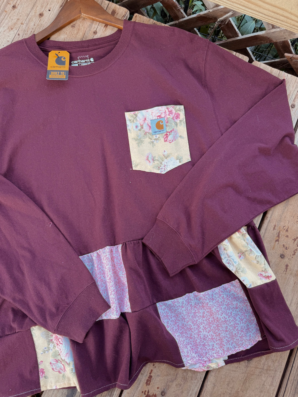 Prairie Carhartt Tee (XL) 🌼